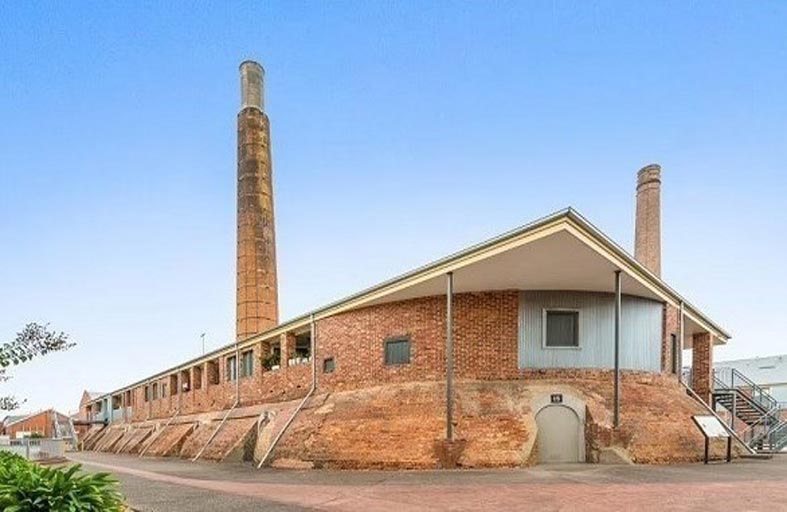 تحويل مصنع طوب عمره 134 عاماً إلى منزل عصري