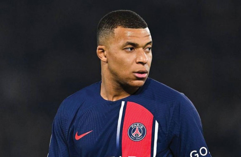 مبابي «حرّ» بين البقاء مع سان جرمان أو الرحيل 