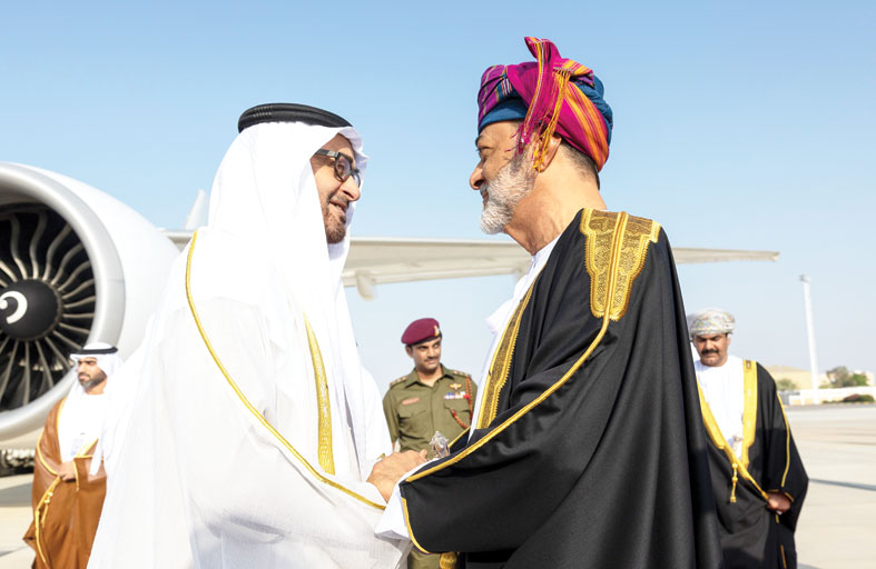 رئيس الدولة بمناسبة زيارته إلى السلطنة:  علاقات الإمارات وعمان أخوية  تاريخية لها طابعها الخاص وتمتد في نسيج اجتماعي وثقافي واحد