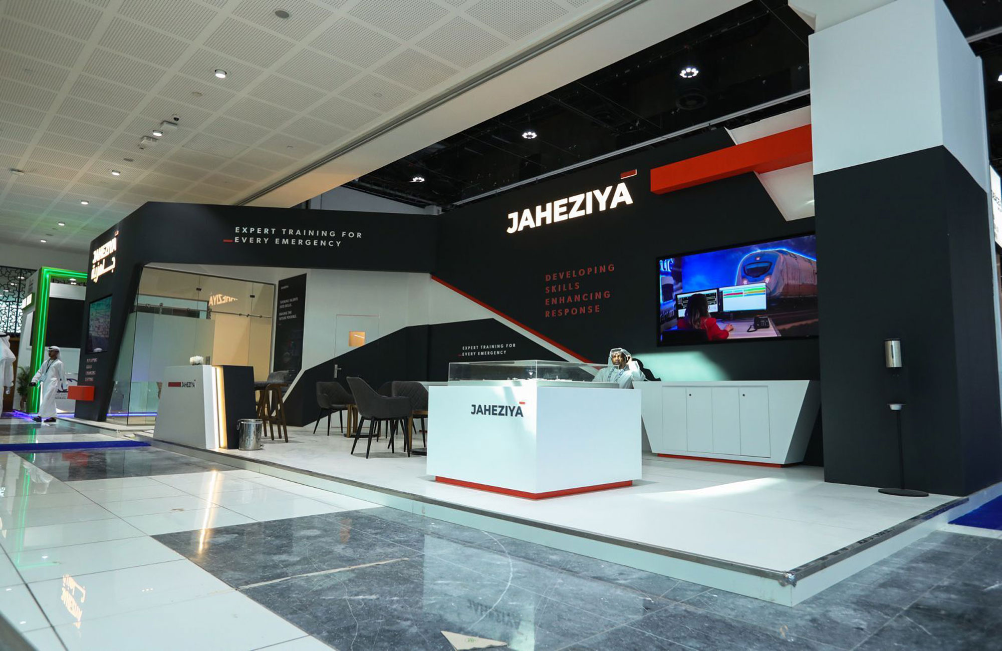 ايدج تعرض حلولاً متقدمة لقطاع الطاقة في أديبك 2023