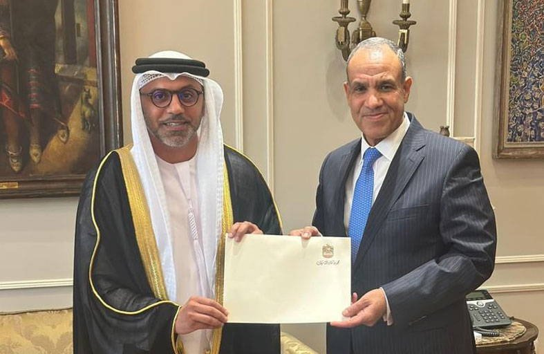 سفير الإمارات يقدم نسخة من أوراق اعتماده إلى وزير خارجية جمهورية مصر العربية
