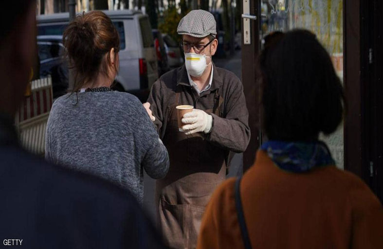 كوب القهوة الطائر للتغلب على حظر كورونا