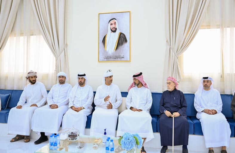 ولي عهد عجمان يقدم واجب العزاء في وفاة محمد عبدالله السويدي