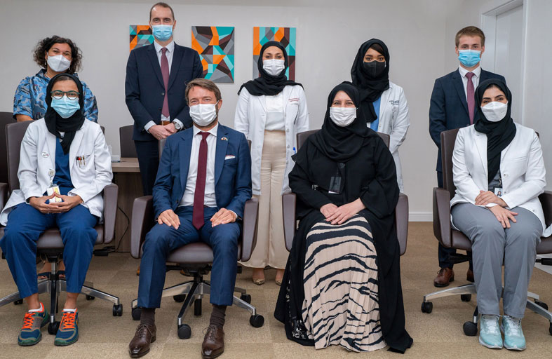 «مدينة الشيخ خليفة الطبية» تطلع السفير الفرنسي على الجهود المبذولة للتعافي من كوفيد19-