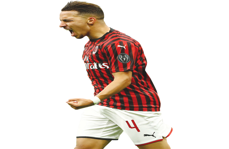 الجزائري بن ناصر ينقذ ميلان ويُثقل وزر نابولي 