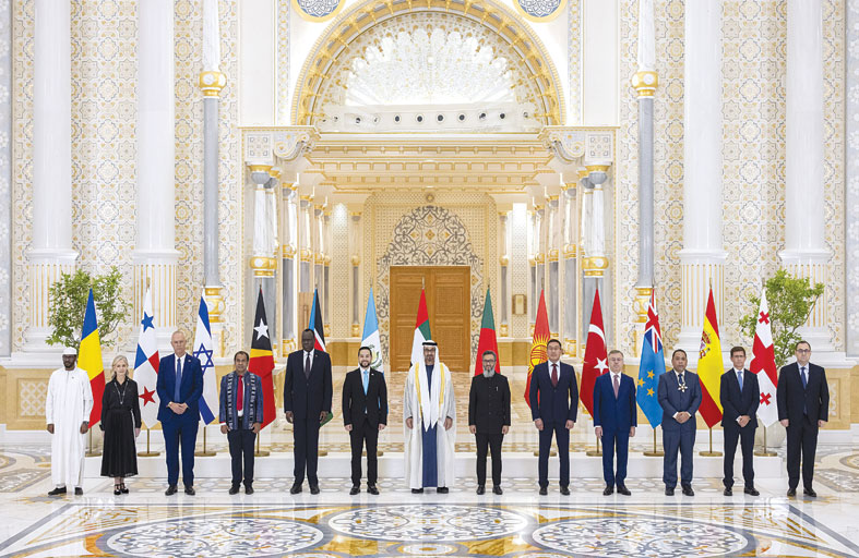 رئيس الدولة يؤكد حرص الإمارات على تعزيز جسور التعاون مع مختلف دول العالم 