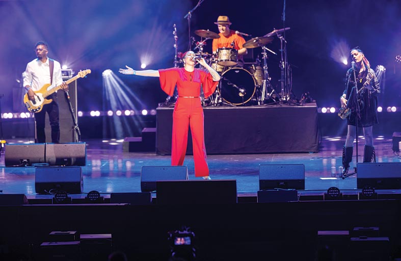 مايا أزوسينا وفرقتها النسائية تنثران المحبة على منصة اليوبيل في إكسبو 2020