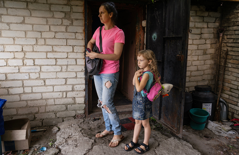 إجلاء قسري للأطفال من خيرسون بسبب القصف الروسي