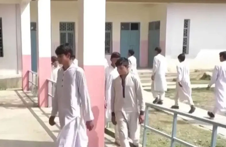 مدير مدرسة يضرب تلميذاً حتى الموت