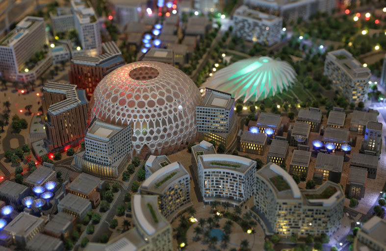 الاقتصاد الإماراتي يستدعي المستقبل بـ «براكة» و«إكسبو» واكتشافات الغاز