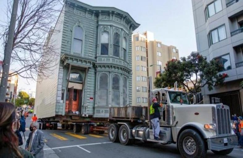 نقل منزل عمره 139 عاما بـ400 ألف دولار