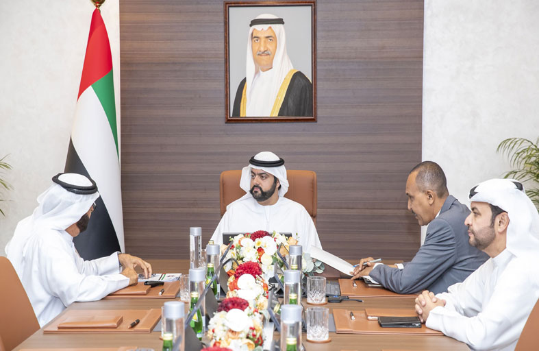محمد الشرقي يطلع على خطط نادي الفجيرة الدولي للرياضات البحرية للعام 2024