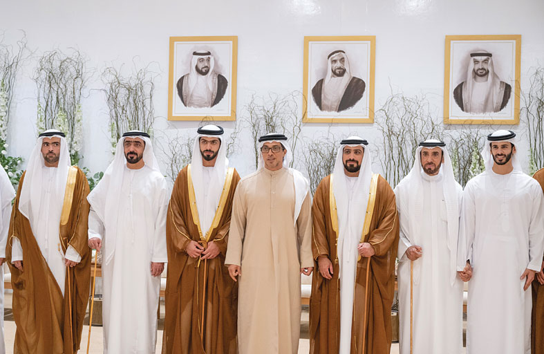 منصور بن زايد يحضر حفل زفاف عدد من المواطنين