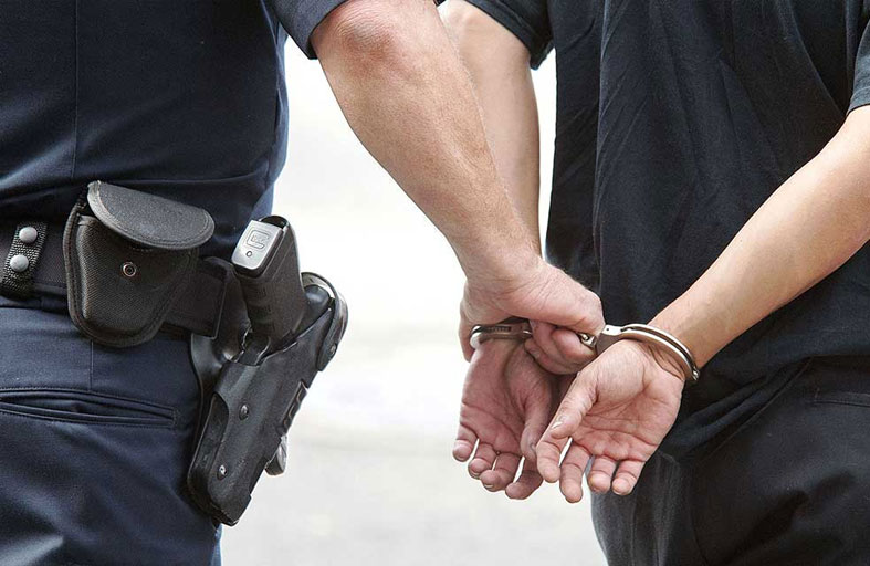 يقتل ابنته بوحشية أمام أعين أطفالها 