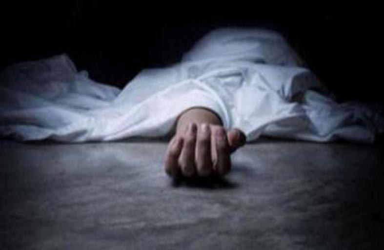 تركت المنزل فطعنها في منزل والدها