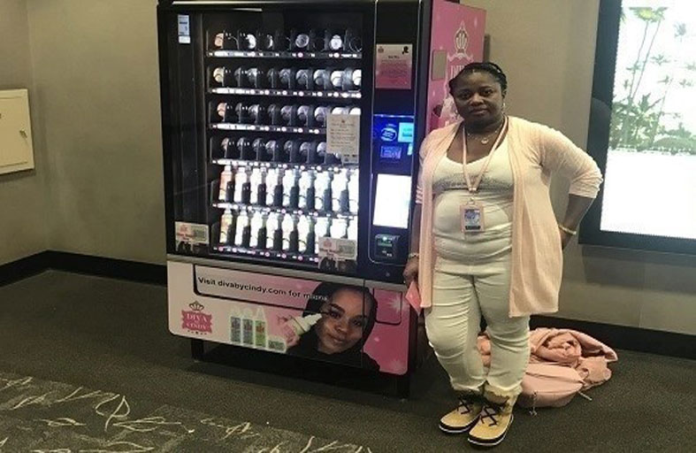 تبتكر أول آلة لبيع منتجات التجميل 