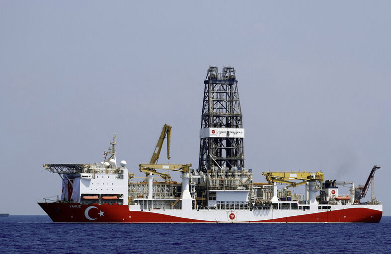 تركيا تستفز إسرائيل واليونان للإفلات من عزلتها