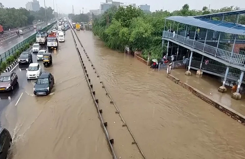 تفاصيل مأساة طفل في قلب الفيضانات