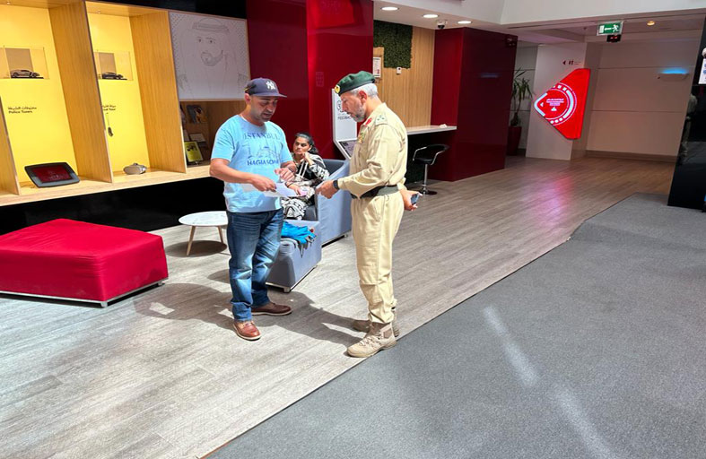 مدير مركز شرطة المرقبات يلتقي المتعاملين  