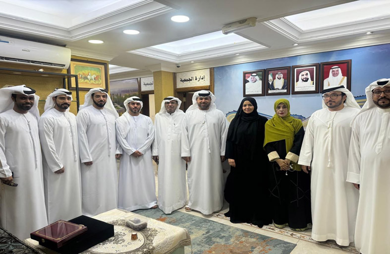 جمعية رعاية وبر الوالدين بالفجيرة تكرم أحمد خلفان بالهول