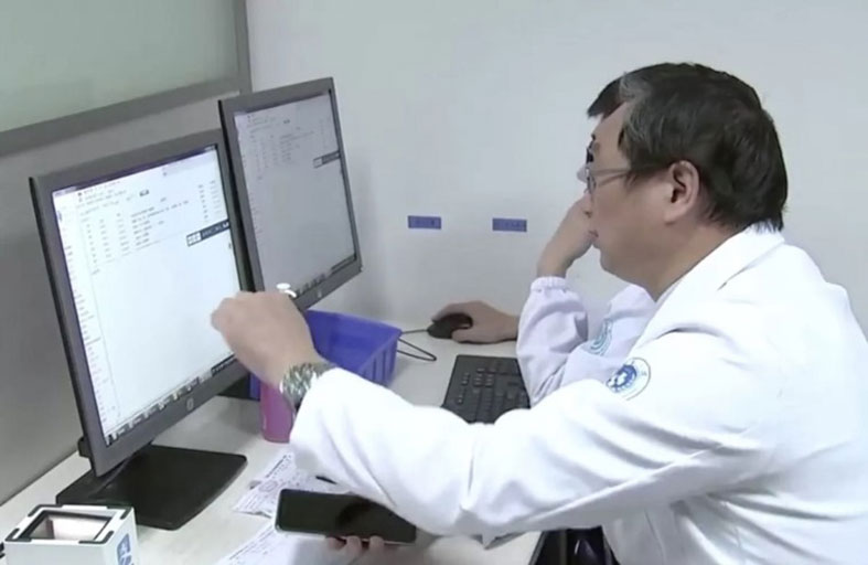 اكتشاف 700 دودة شريطية في جسم مريض