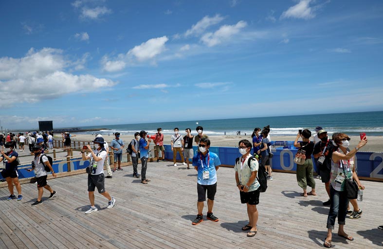 مخاوف من انتشار كورونا في الأولمبياد والقيود تتزايد في أوروبا 