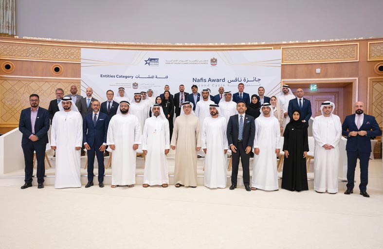 منصور بن زايد يكرم الفائزين في الدورة الثانية لجائزة «نافس»