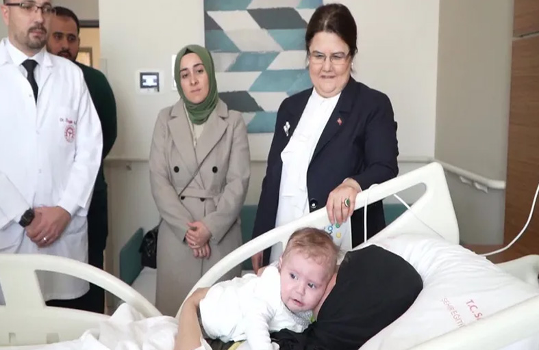 لم شمل أم بطفلتها بعد 54 يوما على الزلزال 