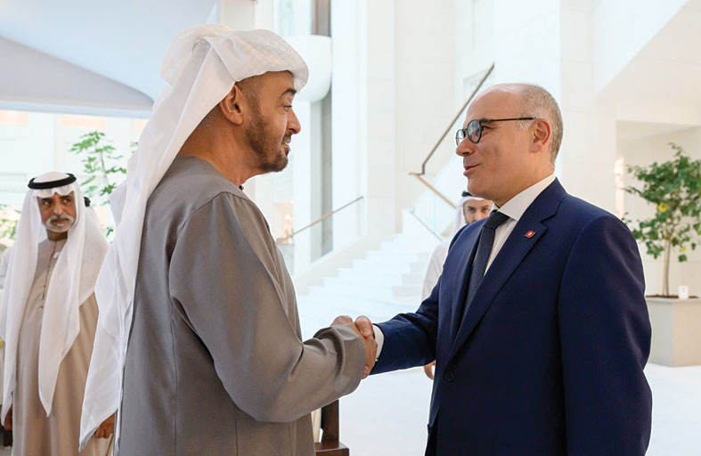 رئيس الدولة يبحث مع وزير الشؤون الخارجية التونسي علاقات التعاون واطلع على المستجدات بالساحة التونسية