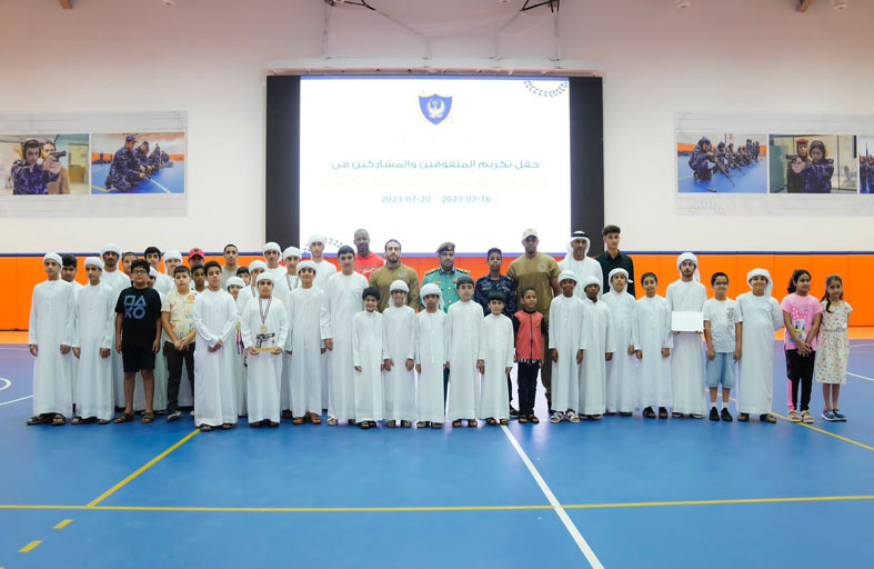 شرطة عجمان تختتم دورة الرماية وتعلم استخدام السلاح