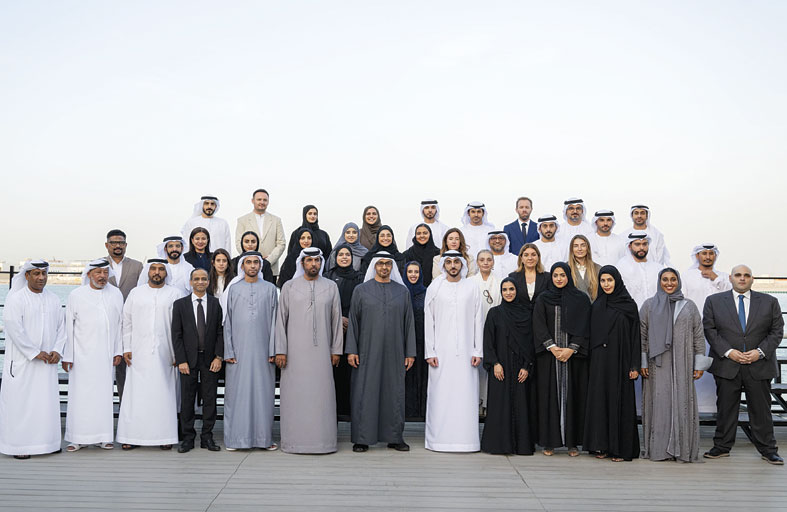 رئيس الدولة يستقبل فريق عمل الاحتفال الرسمي باليوم الوطني الــ 52  