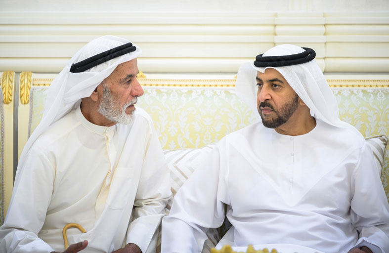 حمدان بن زايد يعزي في وفاة راشد أحمد بن زوينة المنصوري