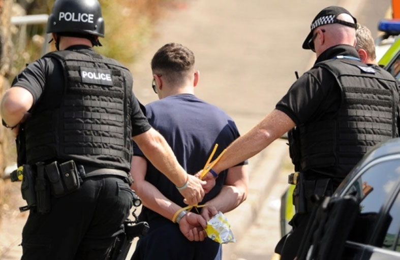 الشرطة تعتقل رجلاً سرق دجاجة حبيبته