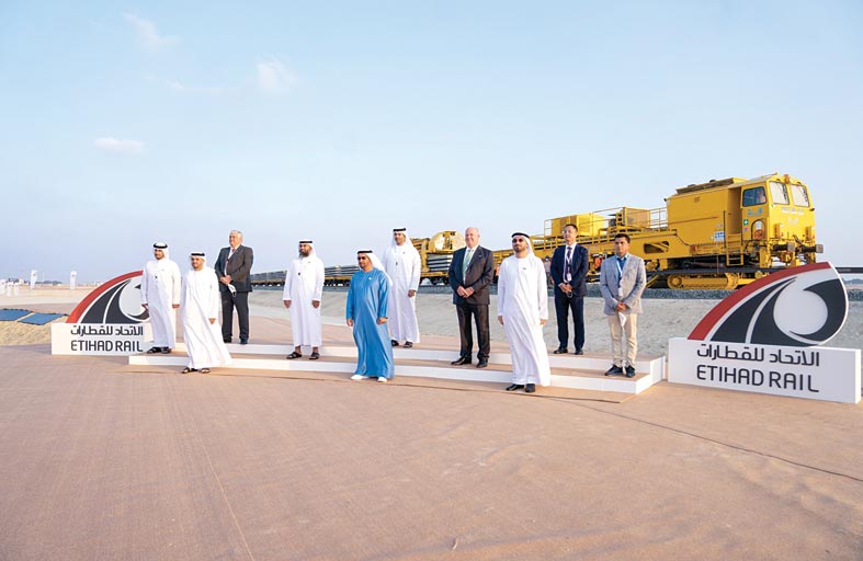 حمدان بن زايد يدشن أعمال مد قضبان السكك الحديدية للمرحلة الثانية من مشروع قطار الاتحاد