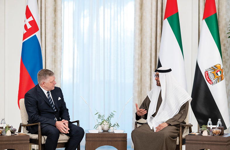 رئيس الدولة ورئيس وزراء سلوفاكيا يؤكدان أهمية تعزيز الحوار والتسويات الدبلوماسية في معالجة مختلف القضايا والأزمات