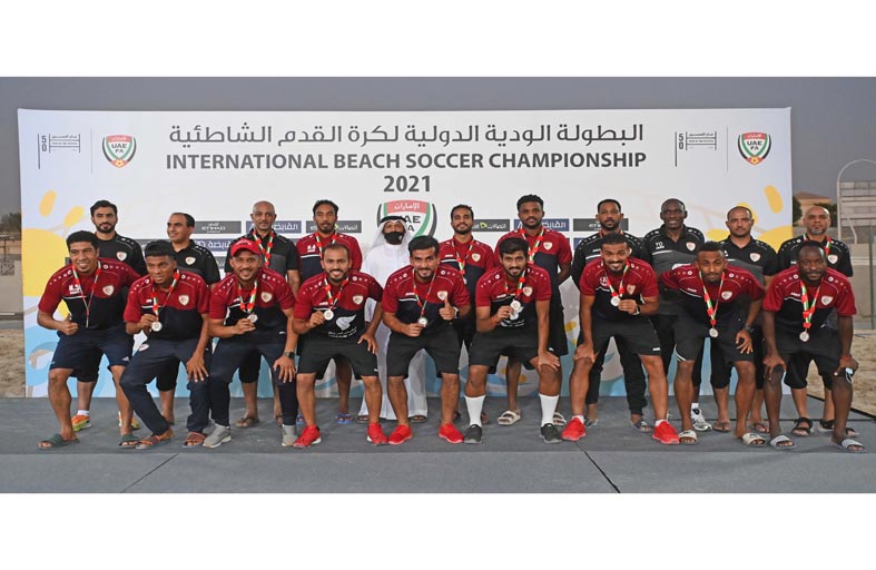 منتخب السنغال يُتوج بكأس البطولة الدولية الودية لكرة القدم الشاطئية 