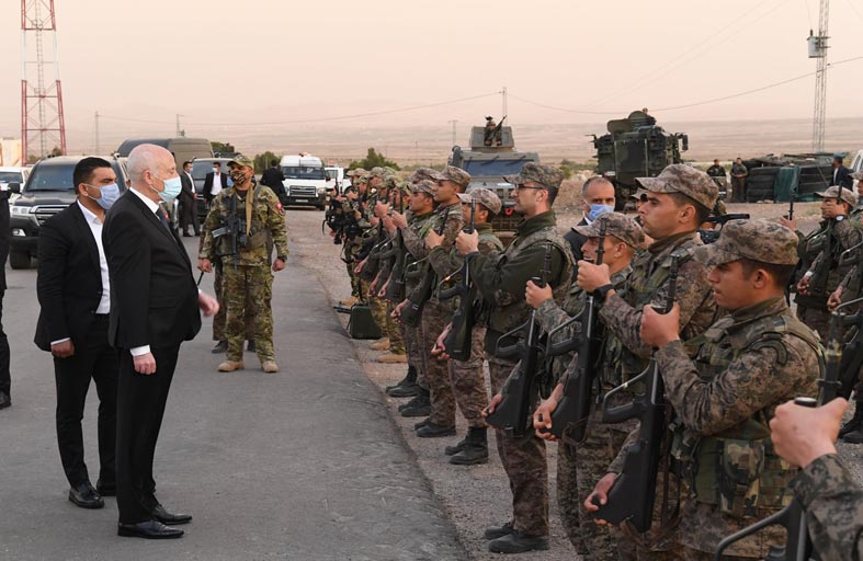 عسكريون متقاعدون يوضحون: لسنا مع قيس سعيد ولا ضده...!