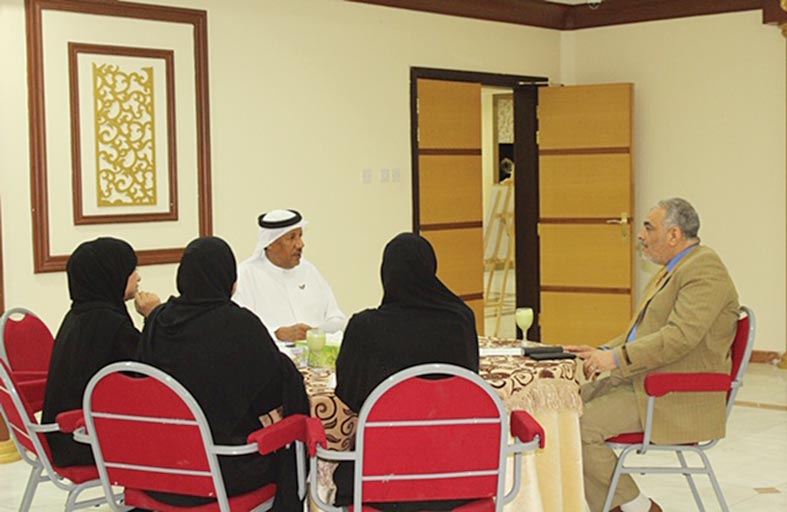 جائزة المدينة الفاضلة لأفضل مكتبة منزلية في مجلس أولياء أمور دبا الحصن 