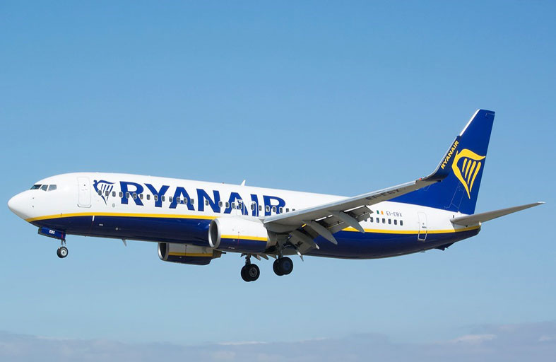 رايان إير تعاقب فنانا شهيرا على سلوكه الفظ