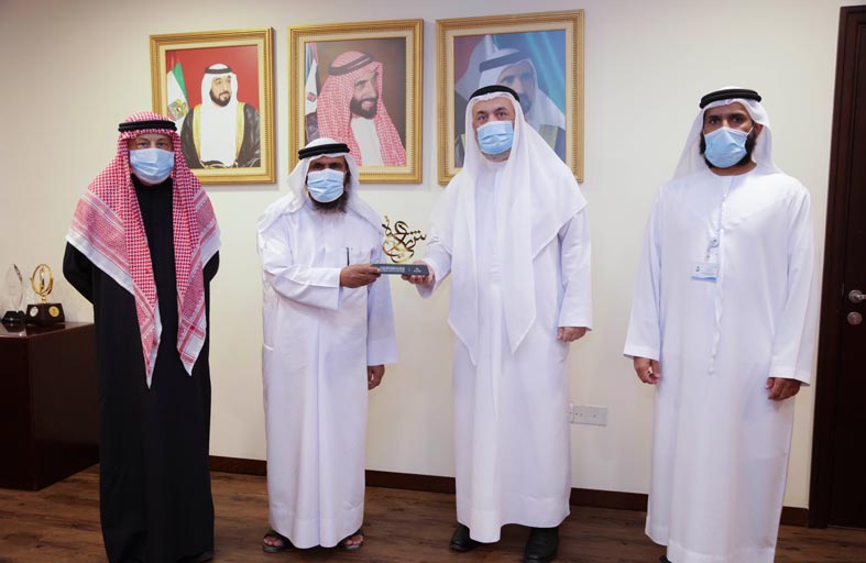 جامعة الشارقة تكرم «دار البر» نظير دورها في دعم الحياة العلمية