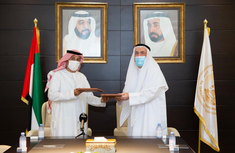 الجامعة القاسمية والمكتب الإعلامي لحكومة الشارقة يوقعان مذكرة تفاهم