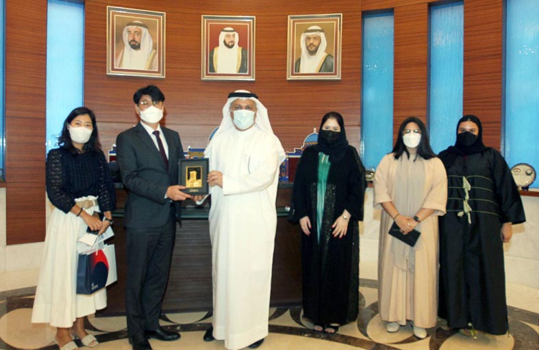 غرفة الشارقة تبحث مع كوريا الجنوبية التعاون الاقتصادي وفرص الاستثمار في الرعاية الصحية وتقنية المعلومات 