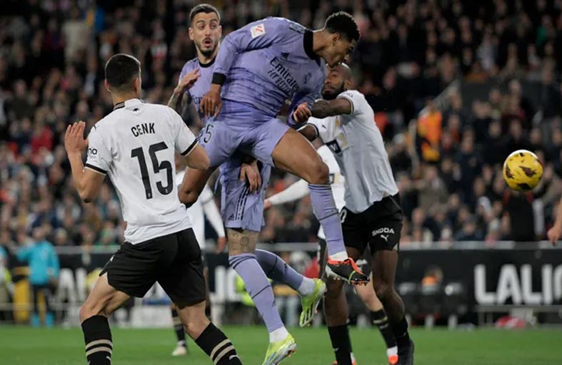 أنشيلوتي يكشف سر طرد بلينغهام