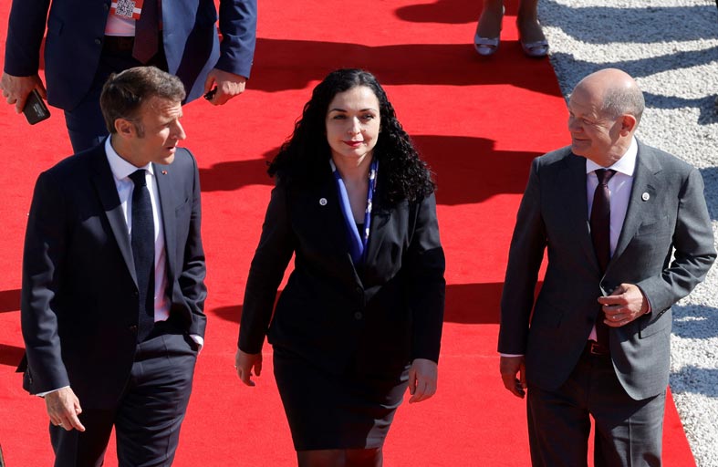 الكوســوفـو بين عاصـفتين ...