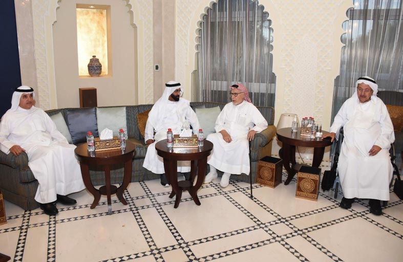 حشر آل مكتوم وراشد النعيمي والمر يعزون في وفاة خلف الملا