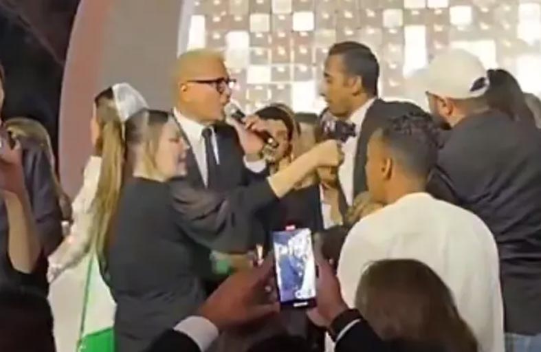 عمرو دياب يتحرك قضائيا ضد «ضحية الصفعة»