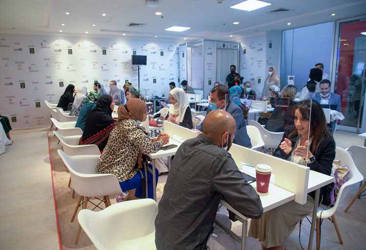 ألف عنوان وعنوان تجمع 30 ناشراً وكاتباً ورساماً لبحث تطوير إنتاج الإصدارات الأدبية 