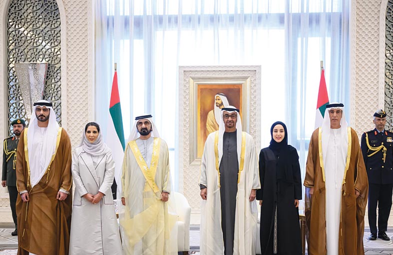 محمد بن زايد ومحمد بن راشد يؤكدان على ترسيخ العمل بروح الفريق الواحد والتطوير المستمر لمنظومة العمل الحكومي 