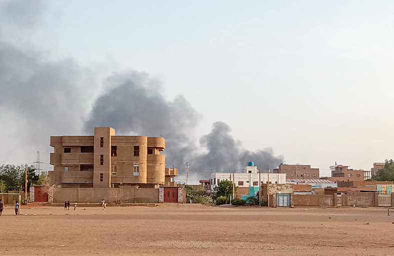 عودة تدريجية للاتصالات.. ومعارك عنيفة بأم درمان والخرطوم 