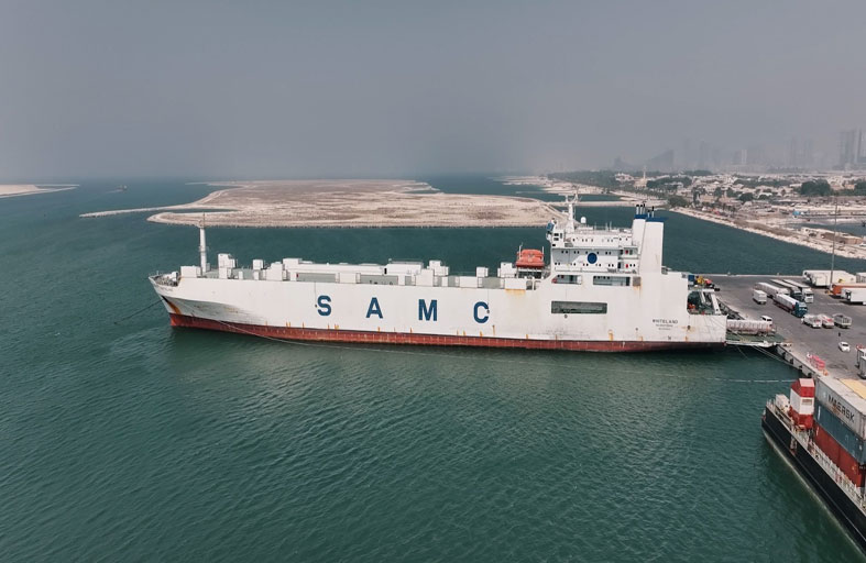 الإمارات تواصل دعمها الإغاثي العاجل لأفغانستان وتجهز سفينة محملة بآلاف الأطنان من المساعدات الإنسانية للمتضررين من الزلزال